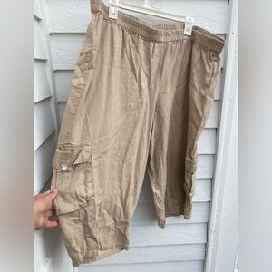 White Stag Light Brown Cargo Capri Pants Linen-Rayon Blend 26W only $3!!! 🤑